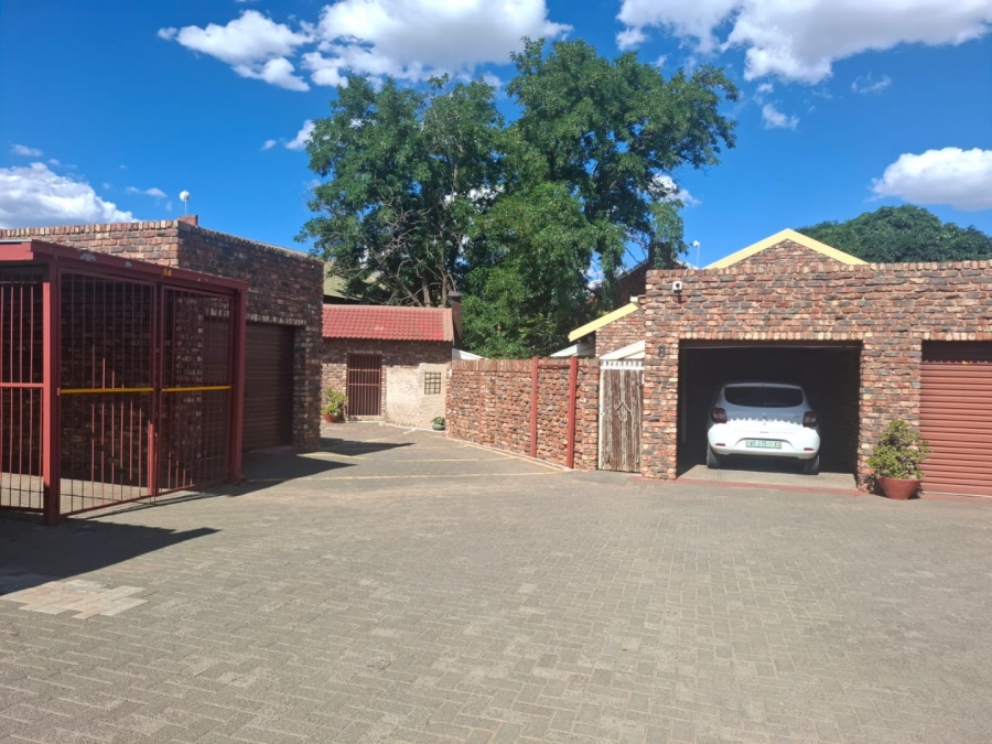 2 Bedroom Property for Sale in Pellissier Free State